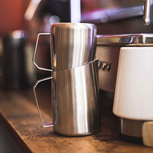 Barista & Co Jarra de espuma de leche de acero inoxidable, esfera en jarra de leche con medidas internas para espumar y… - Imagen 8