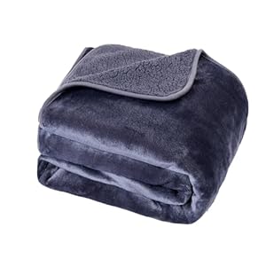 AIWEK® Waterproof Dog Blankets for Large Dogs Washable Super Soft Warm Fluffy Facecloth Sofa Car Bed Protector, Urine Proof Washable Outdoor Pet Blanket for Puppy Large Dogs & Cats 25 * 30