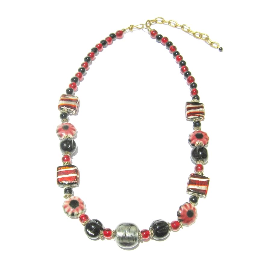 Collier Maddie rouge et noir oubliez les looks ternes avec ce bijou en perles variées