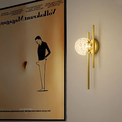 Lampe murale boule magique dorée pour illuminer le salon et l'escalier