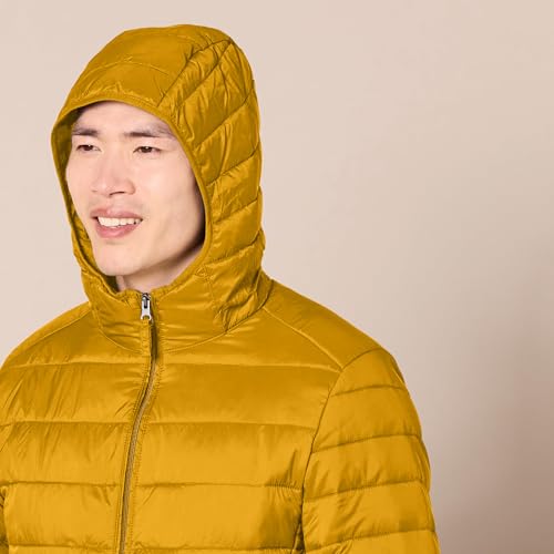 Image of Amazon Essentials Men's Lightweight Water-Resistant Packable Hooded Puffer Jacket