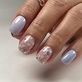Viugex 24 Pièces Faux Ongles Court Carrés, Bleu Violet Clair French Ongles à Coller, Naturel Acrylique Press on Nails avec Motif Fleur, Reutilisable Faux Ongles Autocollants pour Femme Fille Nail Art