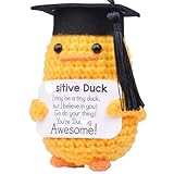 Canard positif amusant : un adorable compagnon qui apporte des sourires et diffuse des vibrations positives partout où vous allez. Cet adorable canard tricoté est plus qu'une simple poupée en peluche. Avec sa carte positive spéciale, il devient un moyen unique et créatif de soulever vos amis.