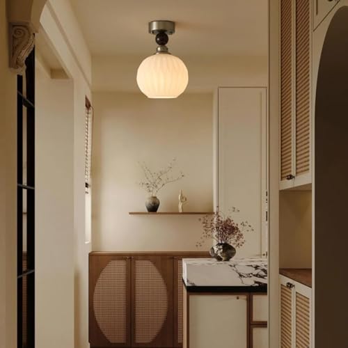Lámpara para dormitorio minimalista que soluciona techos bajos con estilo 4
