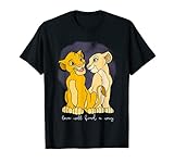 Klassisch geschnitten, doppelt genähter Saum.