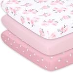 The Peanutshell 3-Pack Feuilles de papier peint ajustées - Doucement & Bébé fille respirante Mini Feuilles de crèche, Matelas de jeu Pack N, Convient aux matelas de jeu Playard standard - Roses roses & Mélangée