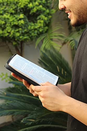 Biblia Católica, Tamaño Personal, Leathersoft, Negra, Con Cierre, Comfort Print: Biblia de America,