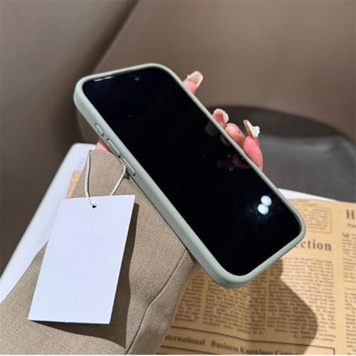 Coque silicone liquide iPhone 13 Pro Max souple pour un usage actif en ville - 2