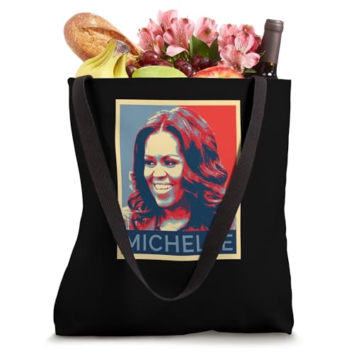 Bolso tote con retrato de Michelle Obama, primera dama, arte pop en rojo y azul miniatura 4