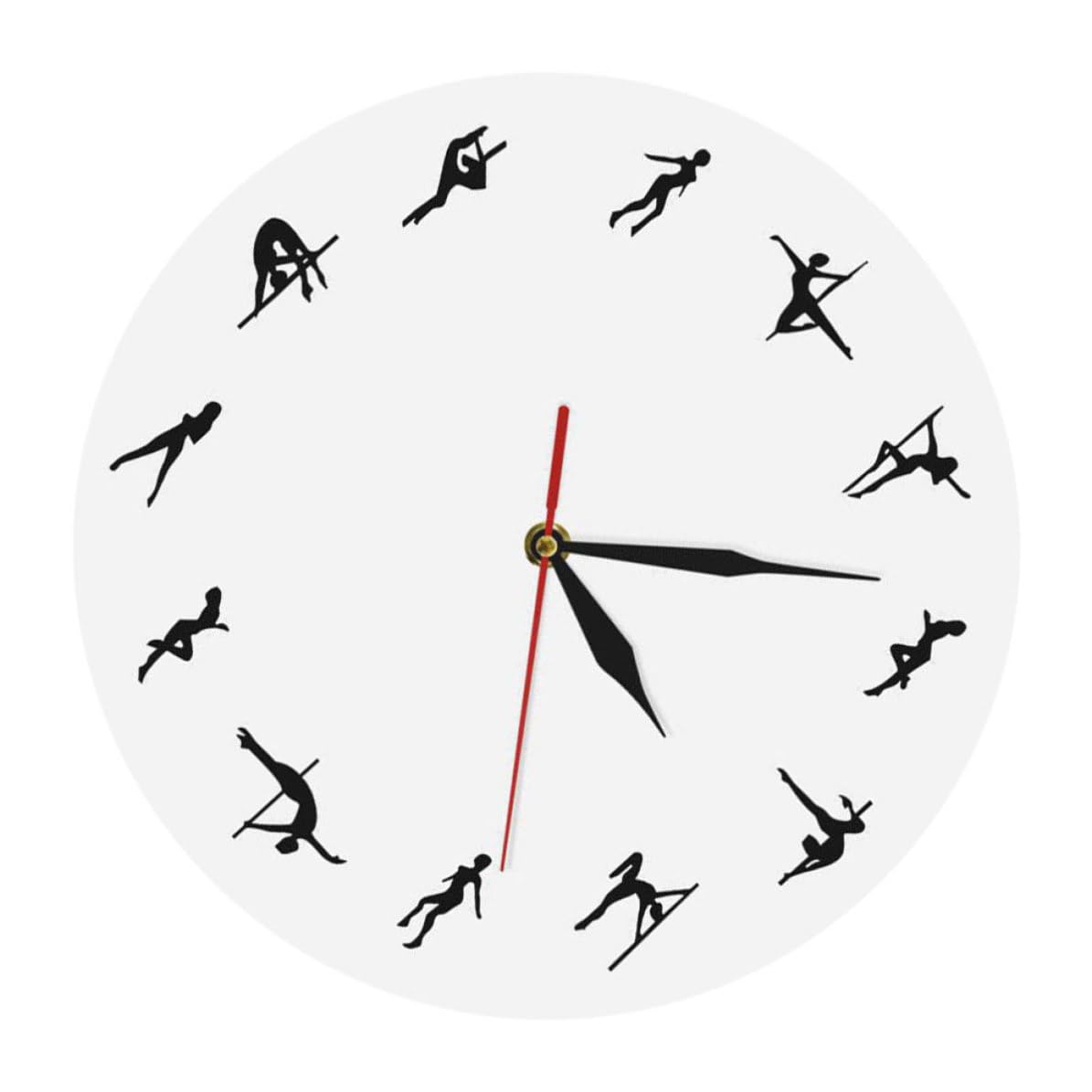 Horloge murale design chic pour sublimer l'ambiance de votre salon contemporain