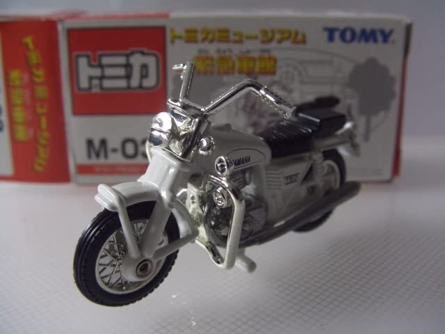 Amazon.co.jp: トミカミュージアム緊急車館 M-03 ヤマハ750白バイ