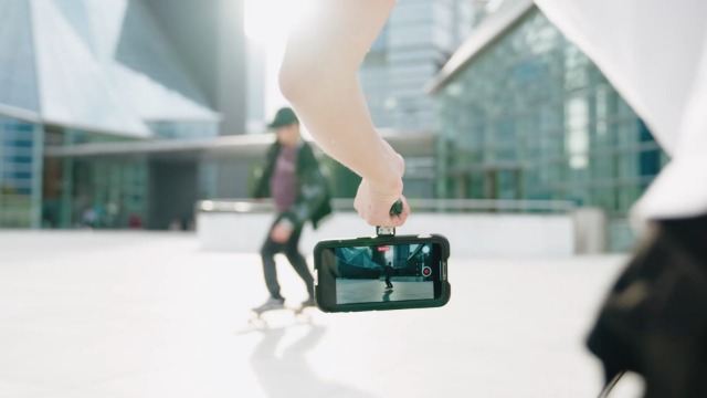 Amazon.co.jp: NEEWER ビデオリグケージ iPhone 15 Pro Max用