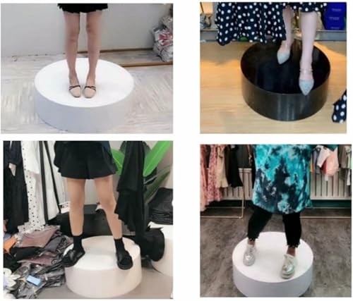 Accessoires de mariage sur présentoir rond sur socle de présentation