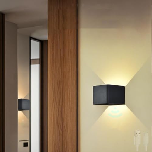 Aplique de pared de aluminio con diseño rectangular minimalista y acabado mate en negro