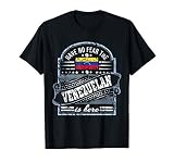 No teman que el venezolano esté aquí La camiseta es un regalo perfecto para Navidad o cumpleaños para toda persona que muestre orgullo y amor por su país. Automatic Translation