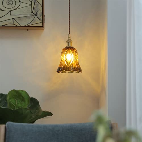 Suspension nordique en verre ambré pour éclairer chaleureusement votre table de repas