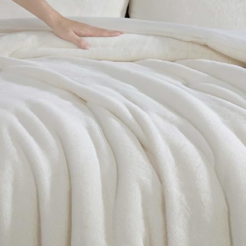 Vera Wang - Queen Comforter Set, Ultra-Soft Faux Fur Knit Bedding w/Prewashed Microfiber Reverse, 3 Piece Bed Set w/Matching Pillowcases (Signature Beige) by Vera Wang - Image 4