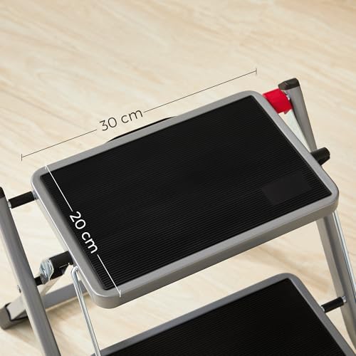 SONGMICS Trittleiter mit 2 Stufen, zusammenklappbar, Trittbreite 20 cm, Gummi, rutschfest, mit Griff, Belastung 150 kg, aus Stahl, Grau und Schwarz GSL002GY01