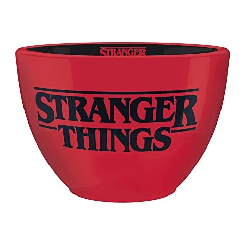 Taza grande de cerámica Pyramid International Stranger Things Cover