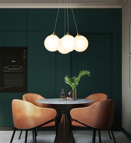 Suspension 4 globes laiton moderne pour en finir avec l'îlot de cuisine sombre