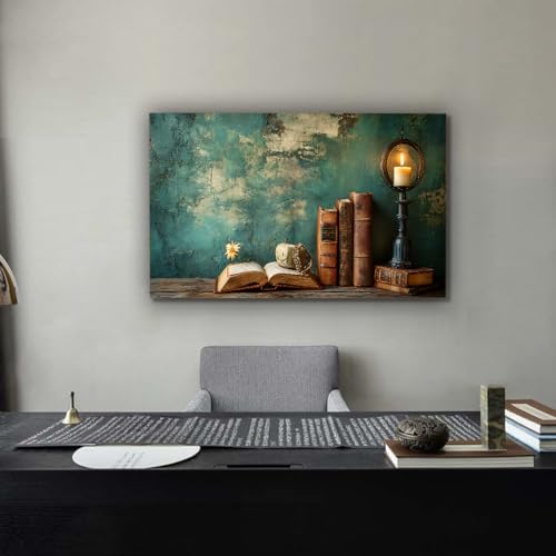 Nature morte de livres anciens encadrés pour embellir un mur vide