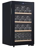 Temperatura de servicio: la bodega de vino LS52BLACK ofrece un rango de 5 °C a 20 °C para mantener tu vino a temperatura de degustación. Controla visualmente esta última con el termostato electrónico digital y accede a los controles mediante teclado táctil integrado en el cristal.