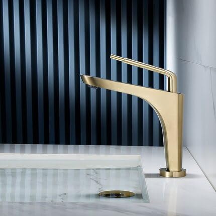 Robinet d'évier en laiton massif or brossé pour une salle de bains luxueuse