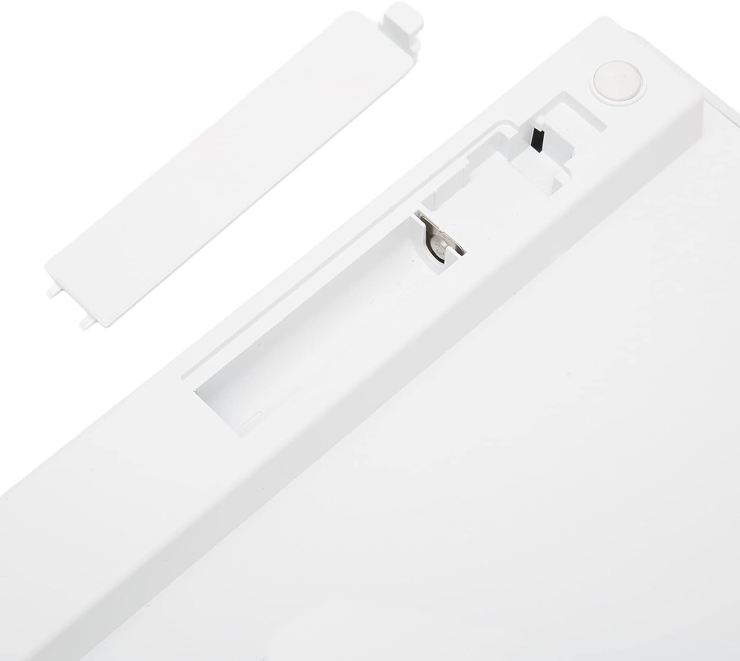 Battery compartment of the PUSOKEI Bluetooth Keyboard