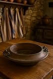 Patina originale e maniglie laterali forgiate, segni autentici del tempo