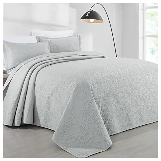 HOMBYS Alaska King 132x 120 Bedspread Coverlet Set, 3 Piece Lightweight Oversized King Quilt Bedding Set with Matching Shams, Light Grey