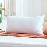 SCHADSTOFF-GEPRÜFT UND GLEICHBLEIBENDE TEMPERATUR: Alle unsere Kopfkissen waren von dem Oeko Tex Standard 100 zertifiziert. Dieses Kissen geeignet für Allergiker. Der Polyester-Garn Bezug hat gute Wärmeisolation, verhindert einen Schwitzen im Sommer und auch Atmungsaktivität . Der Stoff macht den Bezug weich, glänzend wie Seide und fühlt sich glatt an. BESONDERS: Gesteppter Kissenbezug bietet starker Haltbarkeit, nach mehrmals Waschen bleiben Sie sich auch die originale Form.