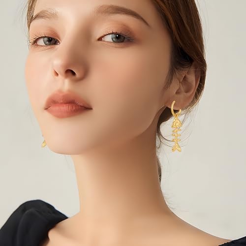 Fish Bone Huggie Earrings 14k Gold Plated Chic Delicate Chunky Ocean Charm Hammered Texture Fish Hoops Dangle Earrings for Women Trendy2