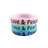 3er-Set Fitness Armband mit Text Gravur Love & Peace zur Motivation - Silikonarmbänder in blau grün pink mit Leuchteffekt - Glow in The Dark Wristbands von EKNA