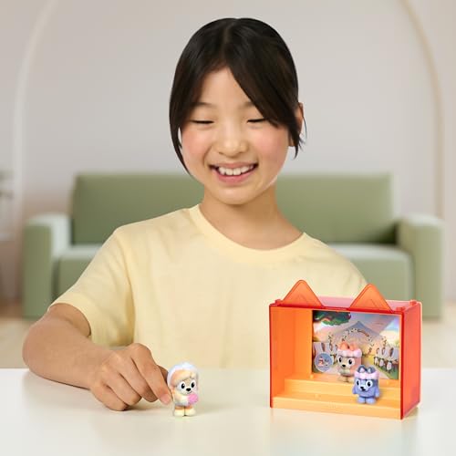 Bluey Fuzzies Episode Pack: The Sign. With 3 Specially Flocked Collectible Mini-Figures (Incl. 1 Exclusive), Display Case - Image 2