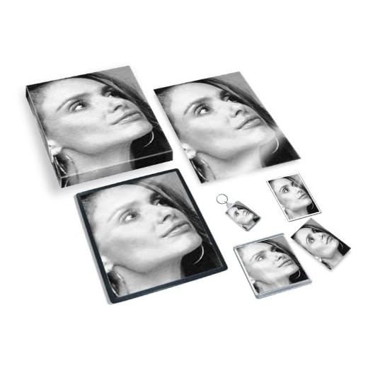 MARYAM D'ABO – Original konst presentset #js003 (inkluderar – A4-duk – A4-tryck – underlägg – kylskåpsmagnet – nyckelring – musmatta – skisskort)