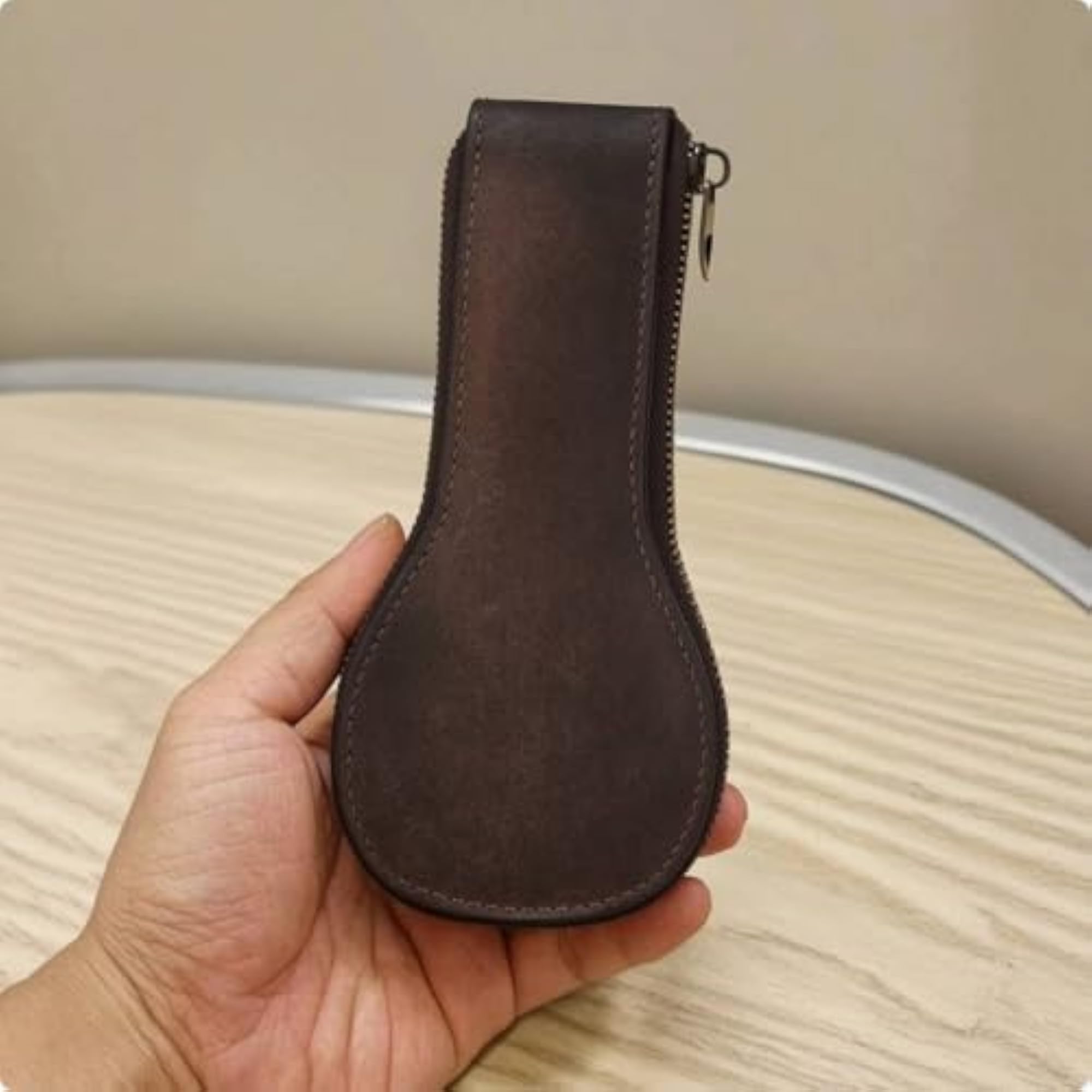 Travel-Friendly Vintage Leather Watch Case