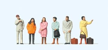 Preiser 14121 Standing Travellers in Waiting 1 87 H0