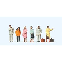 Preiser 14121 Standing Travellers in Waiting 1 87 H0