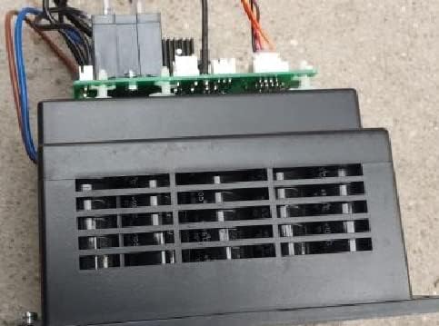 ด้านข้าง view of the DAVITU motor driver, showing the heatsink enclosure and the circuit board mounted on top.