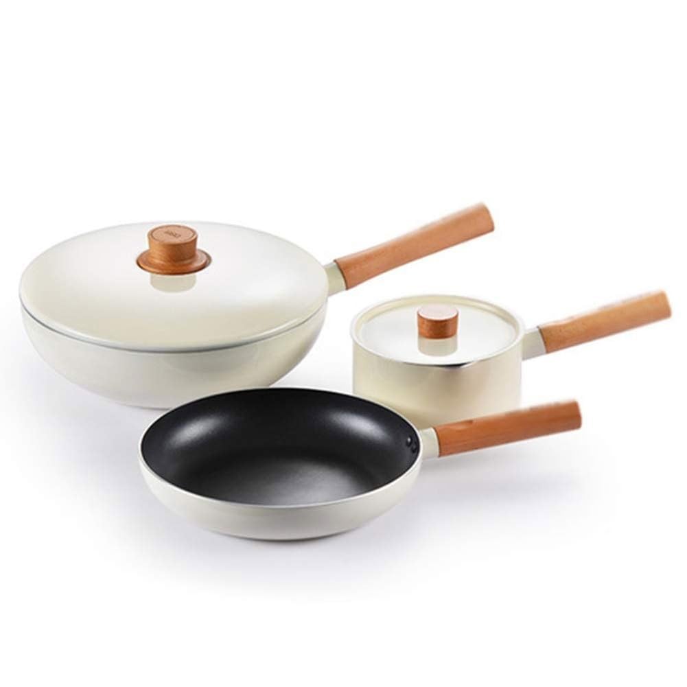 Ensemble de casseroles et poêles induction pour cuisiner de bons repas en famille