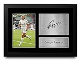 ✯ UN REGALO QUE DE VERDAD AMARÁ - anota un ganador de clase mundial con esta foto impresa firmada de una de las leyendas del fútbol más famosas del mundo, Georgia Stanway. Regalo de primer nivel para ellos y puntos de regalo de primer nivel para usted: ¡al fondo de la red!