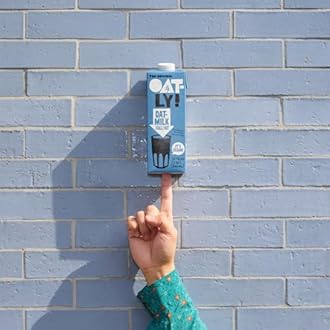 Oatly Full Fat Oatmilk – Creamy, Plant-Based Whole Milk Alternative | Dairy-Free, Vegan, Shelf-Stable, Non-GMO & Glyphosate Residue-Free | Only 1g Saturated Fat (32 oz, 6-Pack)