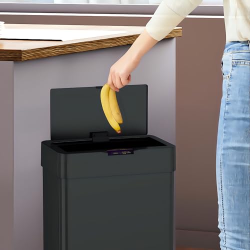 Five Stars Edelstahl-Mülleimer seitlich: Bürstierte Oberfläche kratzfest - Detailansicht von Five Stars Sensor-Mülleim...