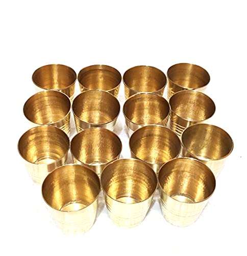 Petite vaisselle d'exception avec ce set de verres en laiton pur