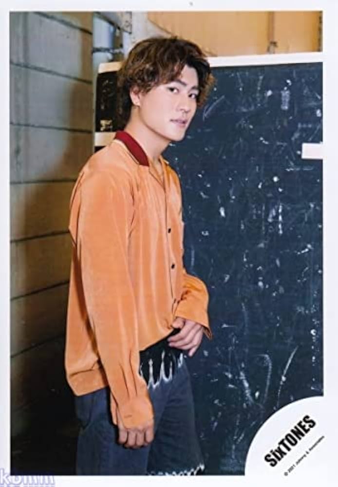 Amazon.co.jp: Six TONES 公式 生 写真（森本慎太郎）ST00572 : おもちゃ