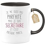 Idée cadeau à moins de 20 € : Surprenez cette secretaire incroyable avec un cadeau inoubliable ! Parfait pour célébrer son anniversaire, illuminer Noël, honorer une promotion, un nouveau travail, ou même la Fête des Mères. Vous lui ferez plaisir à coup sûr. Offrez-lui cette tasse pour lui dire merci et lui souhaiter le meilleur dans sa vie professionnelle.