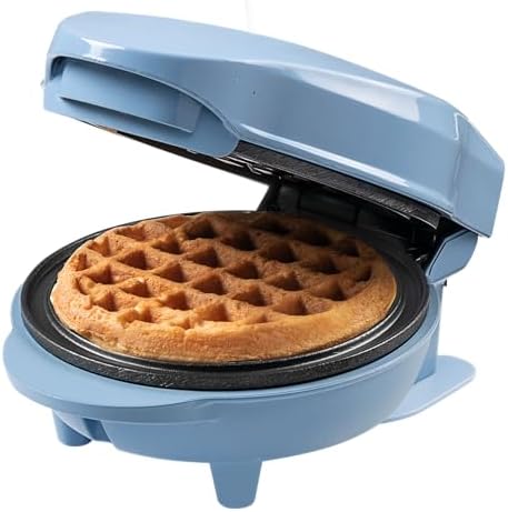 Bestron Mini-Waffeleisen für klassische Waffeln, kleiner Waffelmaker mit Antihaftbeschichtung, für Kindergeburtstage, Familienfeiern, Ostern oder Weihnachten, Retro Design, 550 Wat