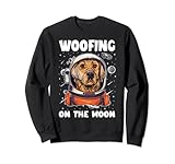 diseños únicos y es un fan de la ropa humorística y peculiar. Un adorable astronauta labrador, rodeado de planetas y estrellas con la cita Woofing on the Moon. Haz clic en nuestra marca para más perros en diseños profesionales.