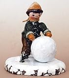 WiKi Junge mit Schneekugel