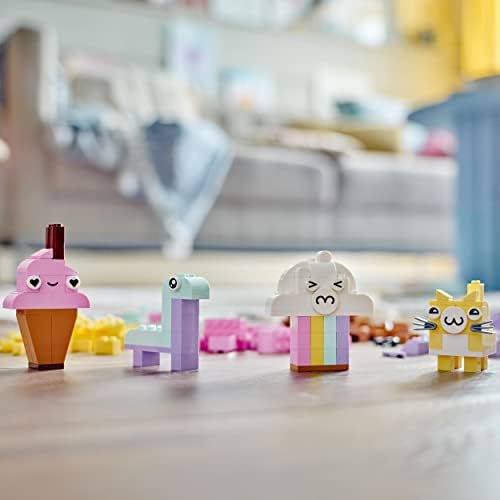 LEGO 11028 Classic Kreatywna zabawa pastelowymi kolorami, Zabawki Konstrukcyjne dla Dzieci od 5 lat z Modelami; Dinozaury, Koty i nie tylko, Kreatywny Prezent Edukacyjny